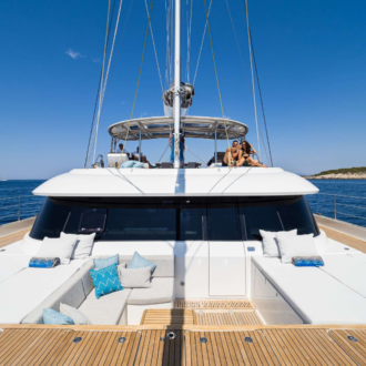 neomare-voyages-experiences-croatie-catamaran